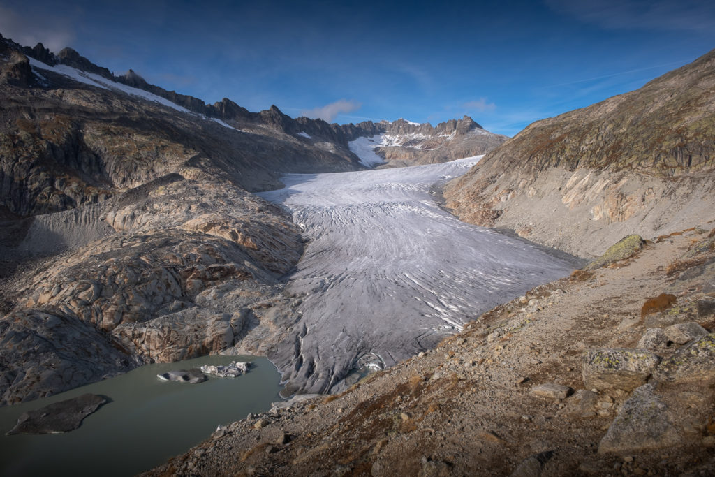 Glacier du Rhône dans sa dernière partie avec le lac devant.